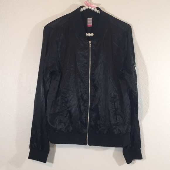 No Boundaries Juniors' Satin Bomber Jacket Large - Picture 2 of 6